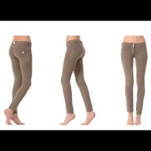 Beige/nude colored Freddy Jeans